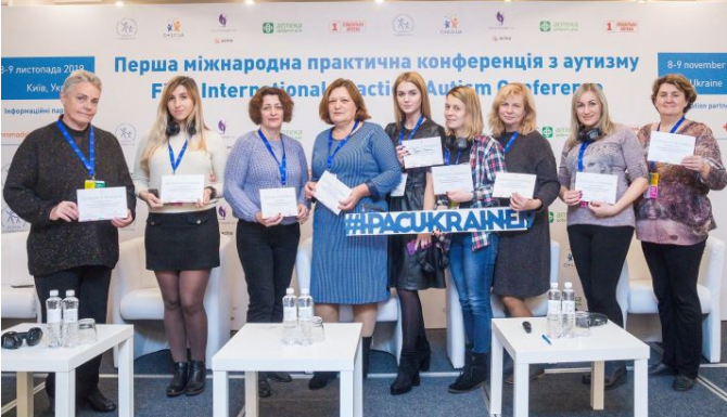 В Україні поширюють практичні знання в роботі з дітьми з аутизмом